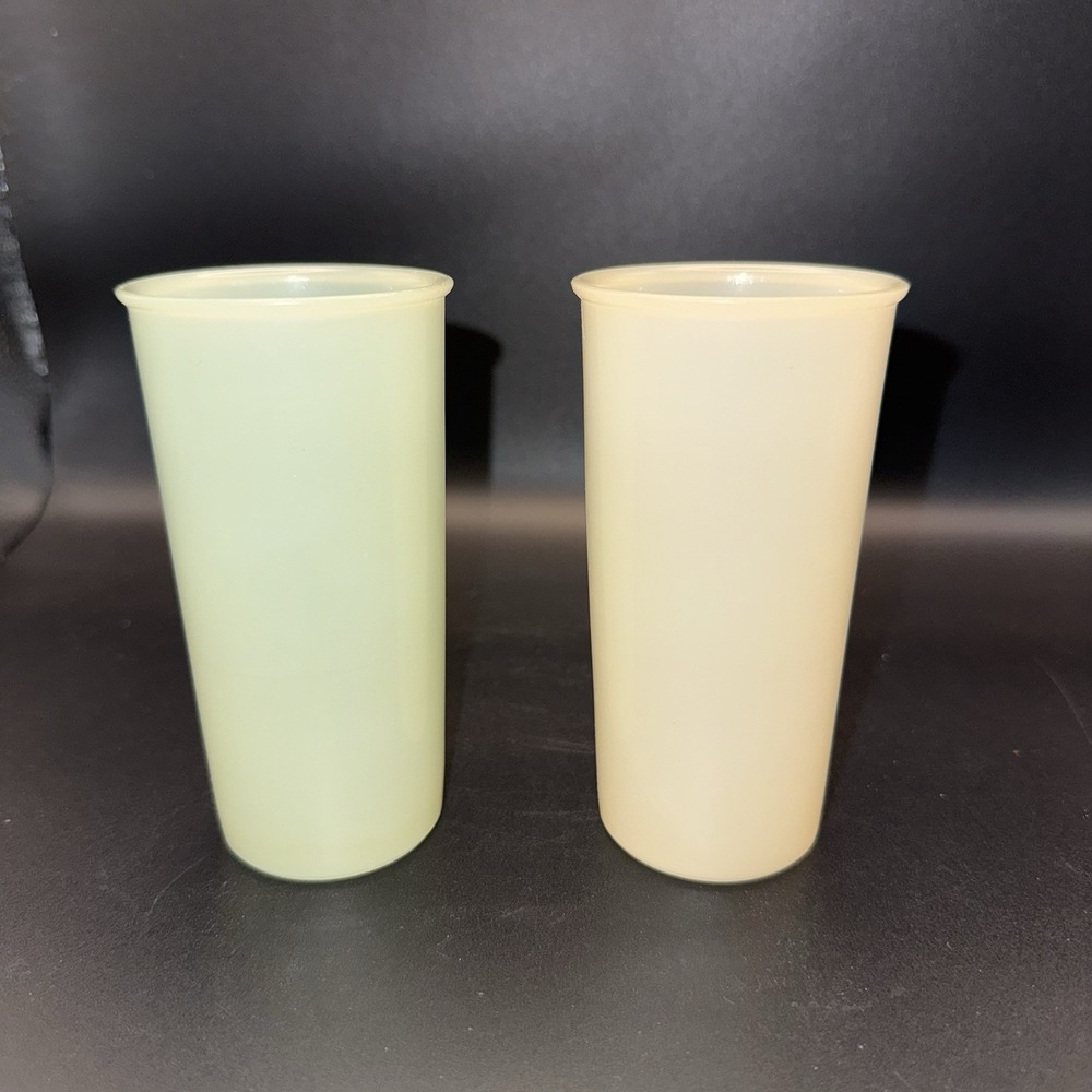 VINTAGE‎ TUPPERWARE SET OF 2 PASTEL SERIES 6 OZ TUMBLERS 4.5" TALL STACKABLE